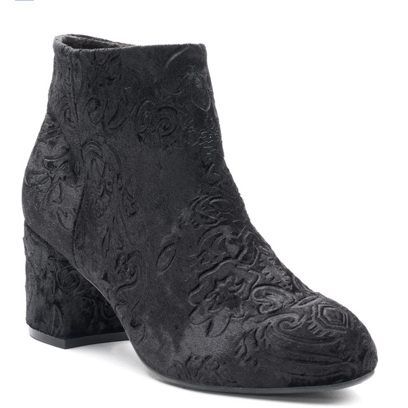 So Magazine Women's Velvet Ankle Boots - Picture 2 of 5